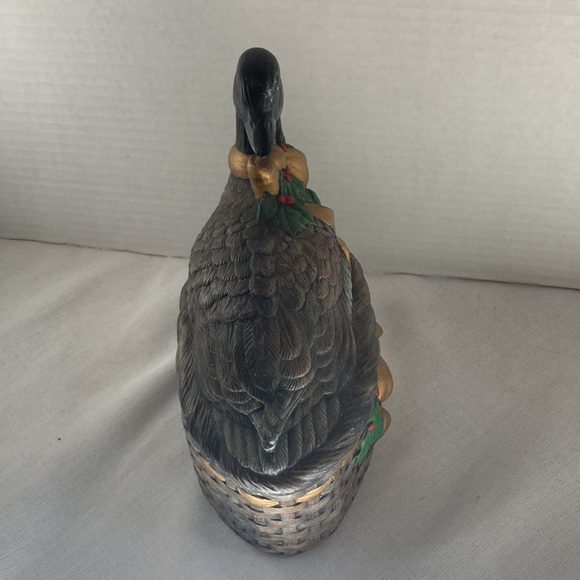 Canadian Goose Vintage Christmas Ceramic Candy Trinket Box 7.5 x 4 x 7 inches - Picture 8 of 15